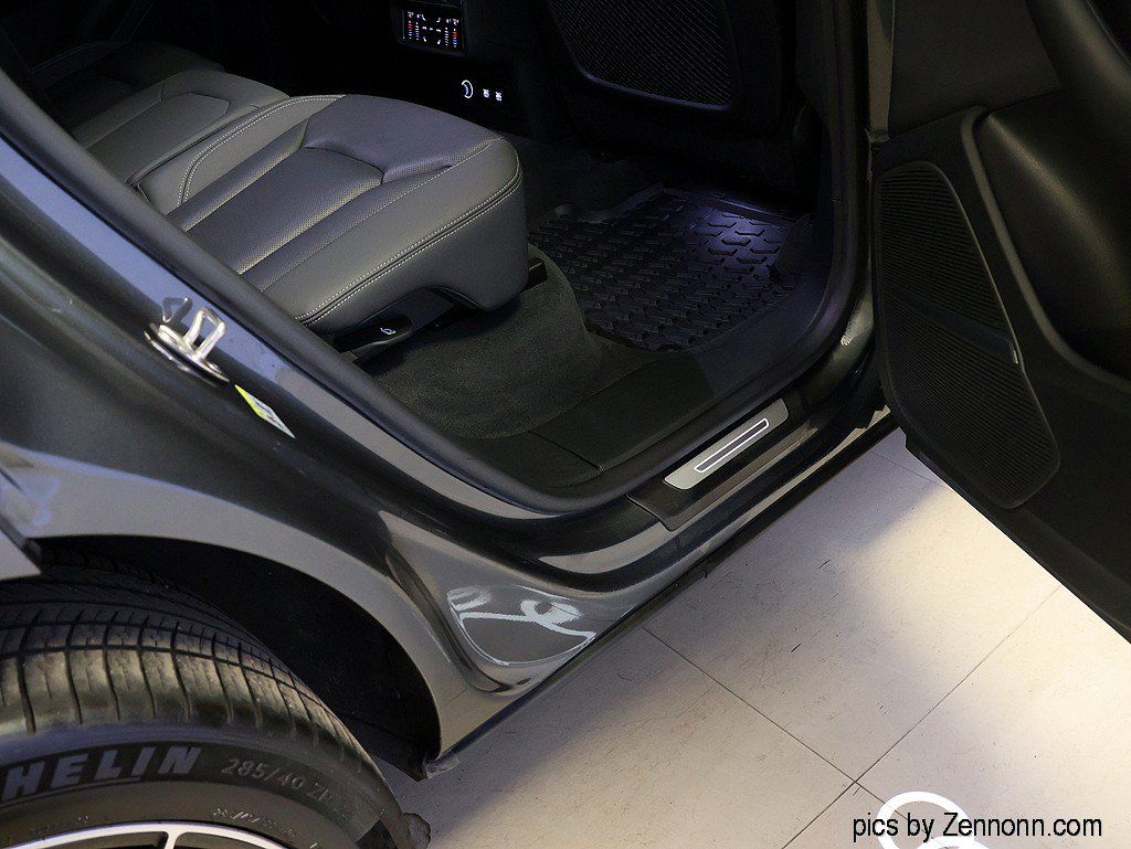 Used 2019 Audi Q8 Prestige AWD/4WD image 35