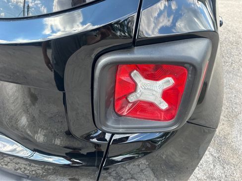 Used 2015 Jeep Renegade Limited image 24