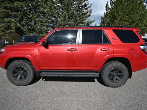 Used 2022 Toyota 4Runner TRD Off-Road AWD/4WD image 2
