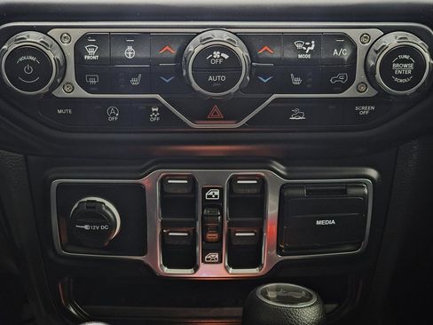 Used 2021 Jeep Wrangler Unlimited Sahara w/ Uconnect 4C Nav & Sound Group image 33