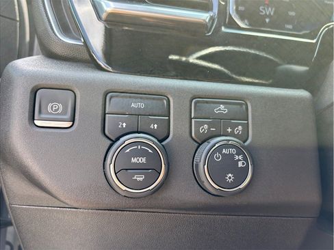 Used 2023 Chevrolet Silverado 1500 LT AWD/4WD image 33