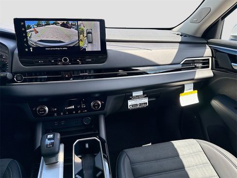 New 2025 Mitsubishi Outlander SE image 24