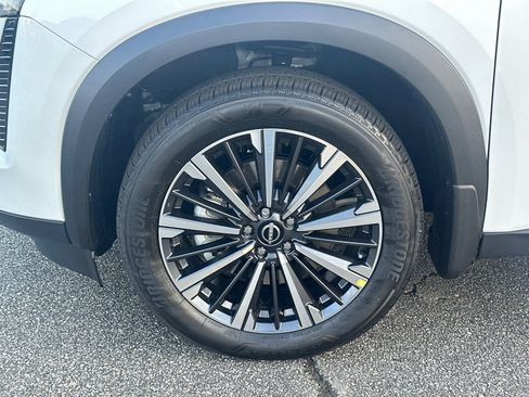 New 2026 Nissan Pathfinder Platinum image 11