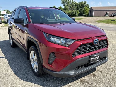 Used 2021 Toyota RAV4 LE AWD/4WD image 1