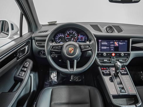 Certified 2023 Porsche Macan AWD/4WD image 16