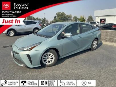 Used 2019 Toyota Prius LE w/ Preferred Accessory Package