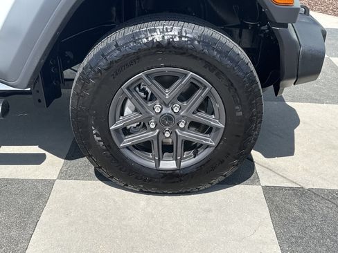 Used 2025 Jeep Wrangler Sport image 13
