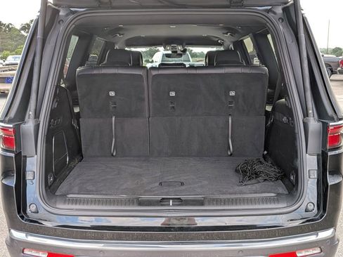 Used 2022 Jeep Wagoneer Series II AWD/4WD image 23