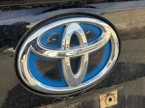 Used 2019 Toyota RAV4 LE w/ Carpet Mat Package image 9