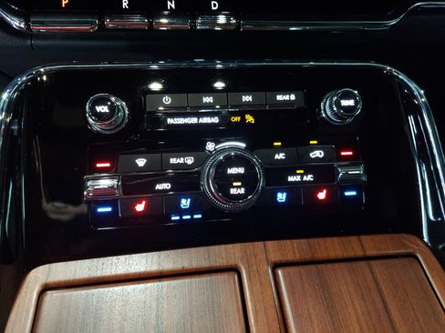 Used 2024 Lincoln Navigator Premiere AWD/4WD image 18