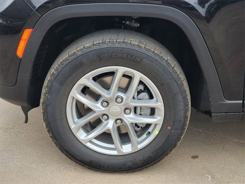 New 2025 Jeep Grand Cherokee Laredo w/ Luxury Tech Group I image 7