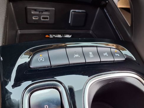 Used 2021 Buick Envision Avenir w/ Technology Package II FWD image 10
