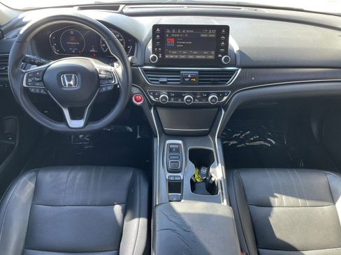 Used 2018 Honda Accord Touring image 14