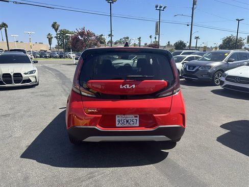 Used 2023 Kia Soul LX w/ LX Technology Package FWD image 5
