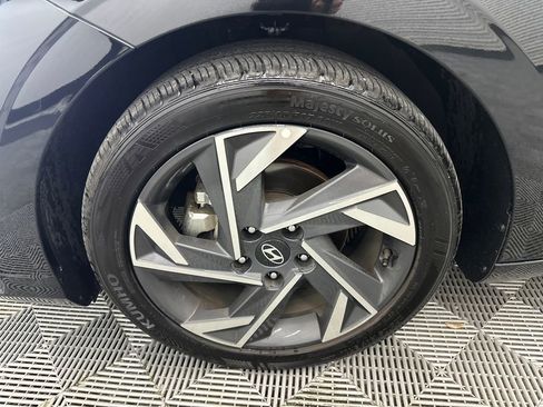 Used 2025 Hyundai Elantra Sport FWD image 11