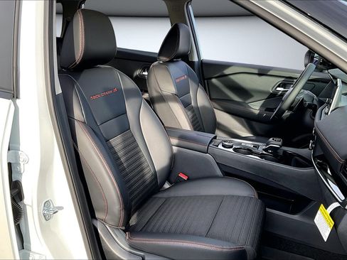 Used 2026 Nissan Rogue SV image 10