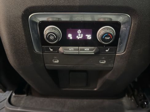 Used 2021 Chevrolet Tahoe LT w/ LT Signature Package AWD/4WD image 14