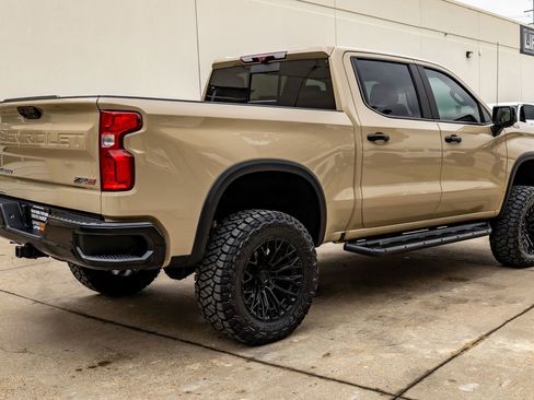 Used 2022 Chevrolet Silverado 1500 ZR2 w/ Technology Package image 10