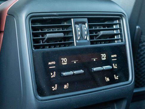 Certified 2024 Porsche Cayenne AWD/4WD image 36