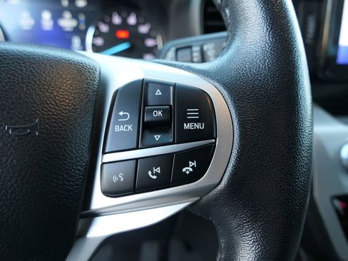 Used 2022 Ford Explorer XLT image 16