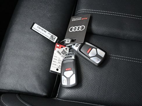 Used 2023 Audi SQ5 Prestige w/ Prestige Package image 34