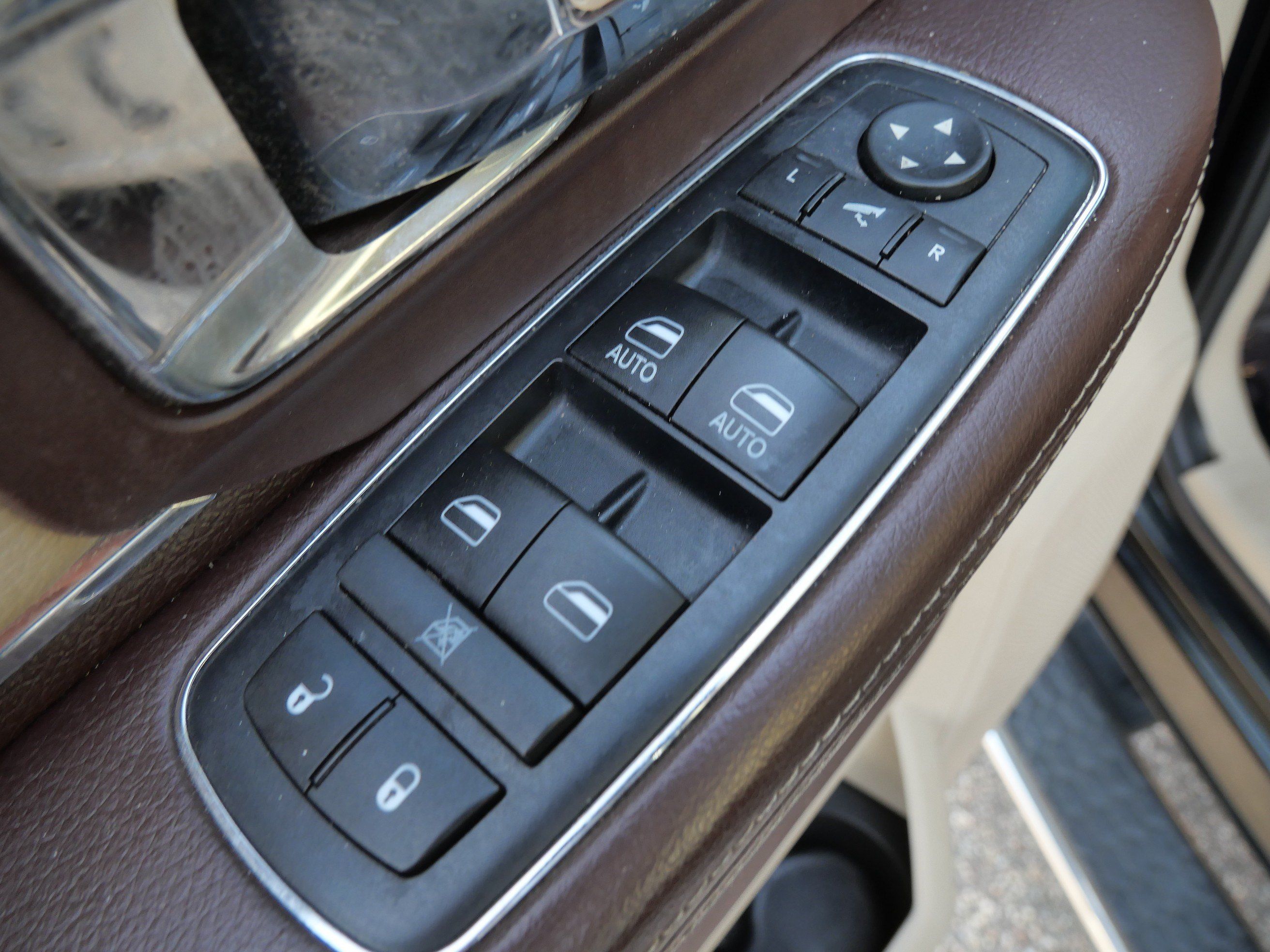 Used 2017 RAM 1500 Laramie w/ Convenience Group AWD/4WD image 19