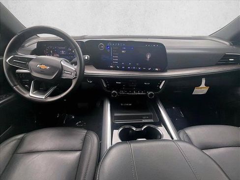 Used 2025 Chevrolet Suburban LT w/ Comfort Package RWD image 16