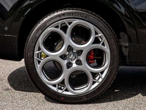 New 2025 Alfa Romeo Tonale w/ Premium Package image 17