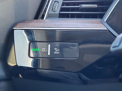 Used 2019 Audi e-tron Prestige w/ Prestige Package image 23