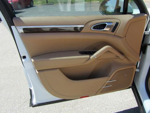 Used 2012 Porsche Cayenne Turbo image 16