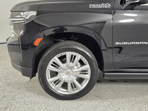Used 2024 Chevrolet Suburban High Country AWD/4WD image 8