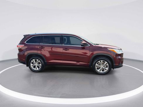 Used 2014 Toyota Highlander XLE AWD/4WD image 9
