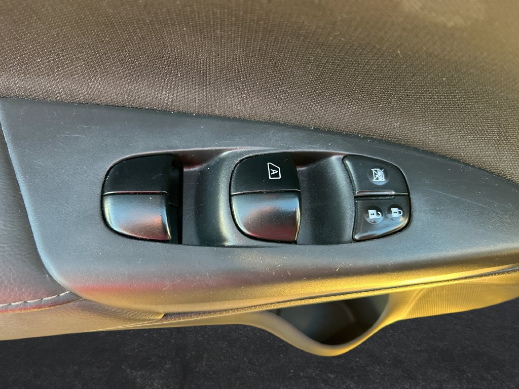 Used 2018 Nissan Sentra S w/ S Midnight Style Package FWD image 12