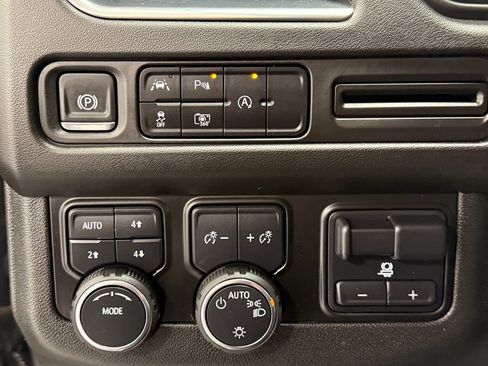 Used 2024 Chevrolet Suburban RST w/ Luxury Package image 25