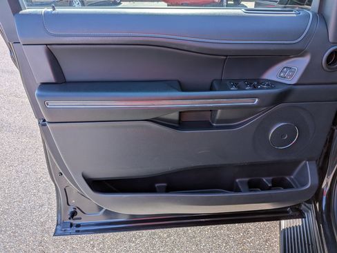Used 2024 Ford Expedition XLT RWD image 11