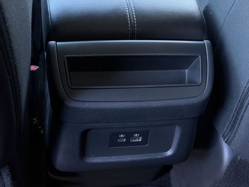 Used 2023 Nissan Pathfinder S image 11