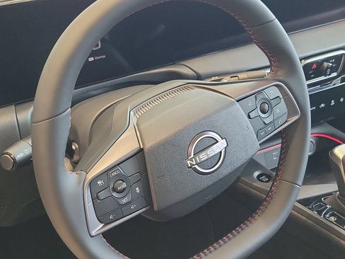 New 2026 Nissan Sentra SR w/ Floor Mat Package FWD image 10