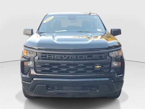 Used 2025 Chevrolet Silverado 1500 Custom image 2