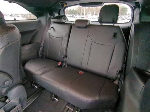 Used 2025 Toyota Sienna Platinum image 17