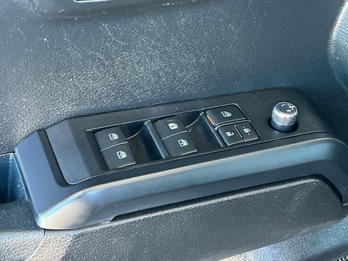 Certified 2017 Toyota Tacoma SR image 14