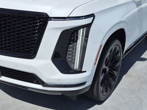New 2026 Cadillac Escalade ESV Platinum Sport w/ LPO, ONYX Package image 10