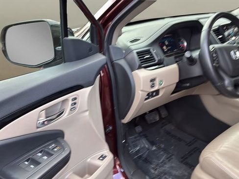 Used 2021 Honda Pilot Touring image 14