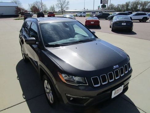 Used 2018 Jeep Compass Latitude AWD/4WD image 36