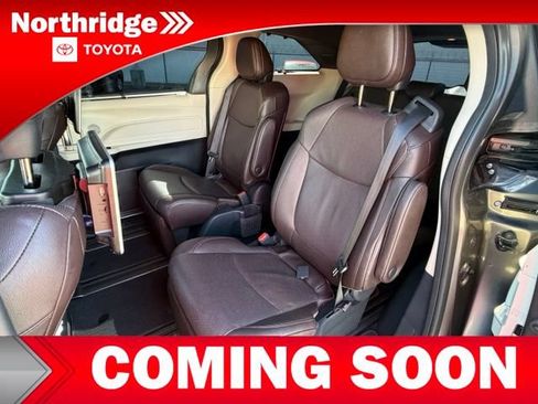 Used 2024 Toyota Sienna Platinum FWD image 7