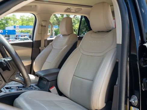 Used 2020 Ford Explorer Platinum w/ Premium Technology Package AWD/4WD image 20