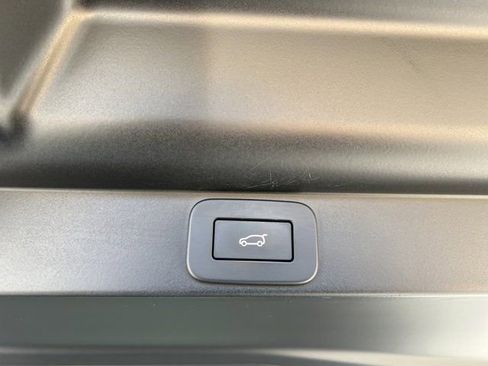 Used 2023 Land Rover Range Rover SE image 23