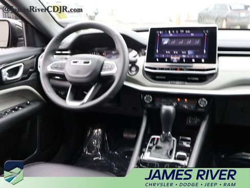 Used 2025 Jeep Compass Limited AWD/4WD image 13