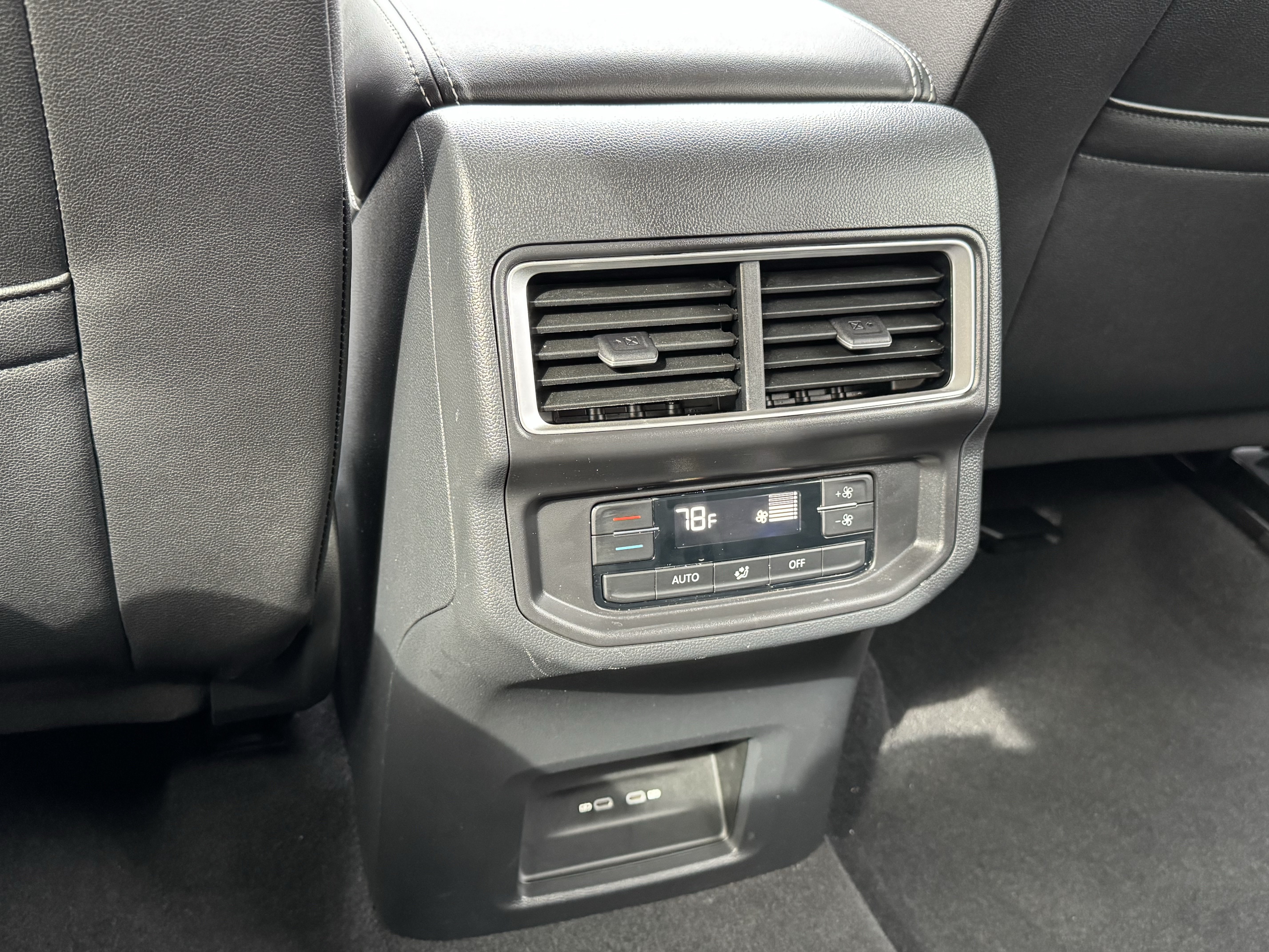 Used 2026 Volkswagen Atlas SE FWD image 31
