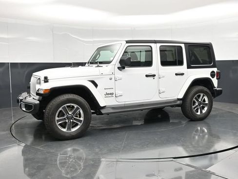 Used 2023 Jeep Wrangler Unlimited Sahara w/ Cold Weather Group AWD/4WD image 9