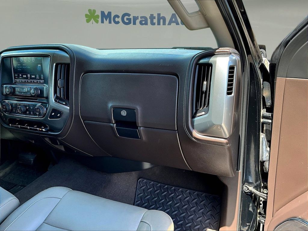Used 2018 Chevrolet Silverado 1500 LTZ w/ LTZ Plus Package AWD/4WD image 28